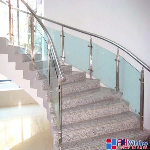 25-mau-lan-can-inox-cau-thang-inox-hang-rao-inox-dep-gia-re-13-min